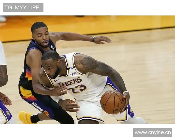 布克回应三分犯规争议称需查规则手册并提及狄龙被詹姆斯撞倒事件