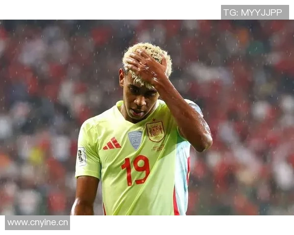 多特和尤文等多支英超球队关注皇马18岁后卫霍安马丁内斯